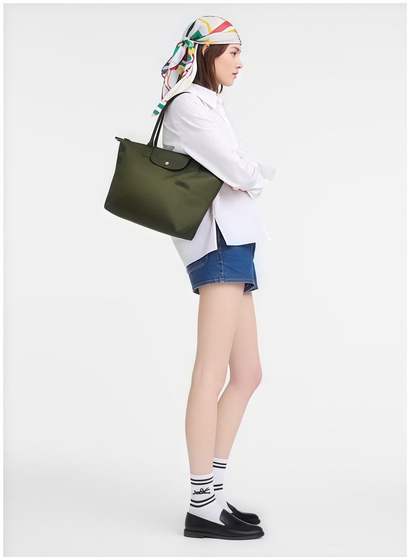 لونج شامب حقيبة يد متوسطة متعددة الاستخدامات للنساء من لونشامب، حقيبة تسوق وحقيبة كتف، صديقة للبيئة، باللون الأخضر الغابي - Image 2